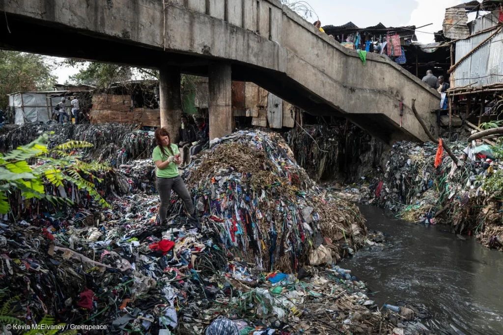 Greenpeace: stop fast fashion clothing discarded in Africa