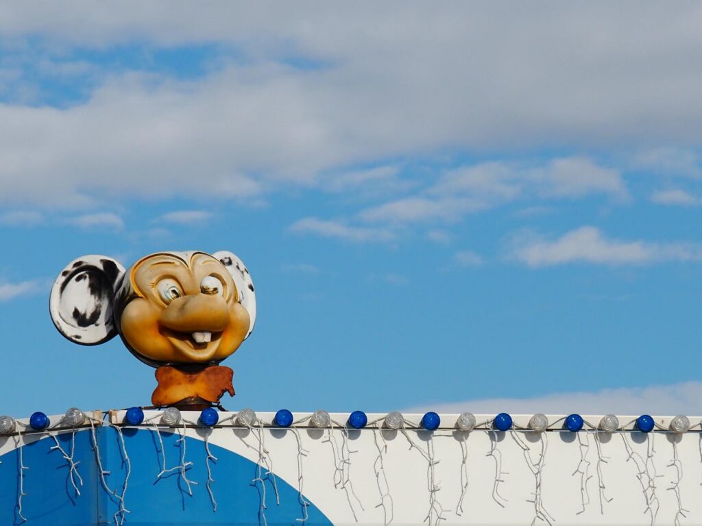Immagine del Comune di Milano e di Acquario per la giornata scientifico-divulgativa: Micro e nanoplastiche: stato della ricerca e scenari, promossa dal Comitato Microplastiche sulla Salute Umana con il Comune di Milano.
